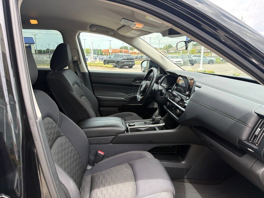 Used 2024 Nissan Pathfinder SV AWD/4WD image 26