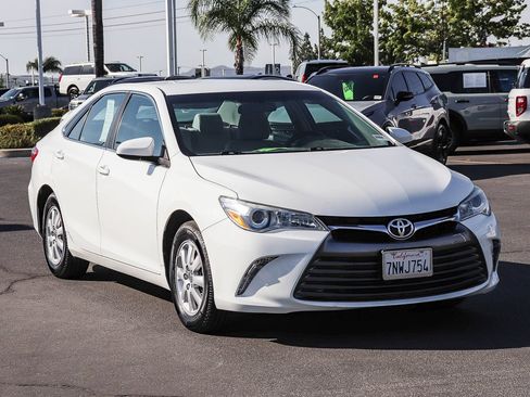 Used 2016 Toyota Camry LE FWD image 3