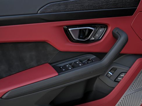 Used 2022 Lamborghini Urus AWD/4WD image 23
