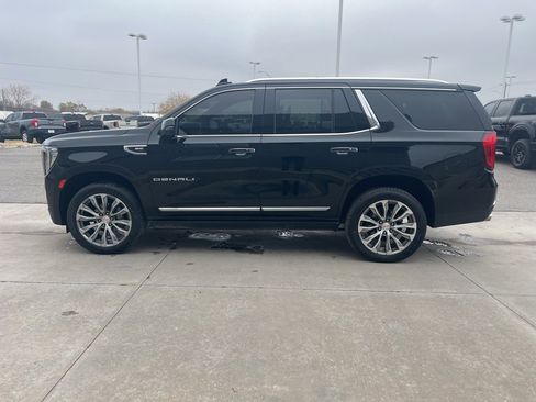 Used 2021 GMC Yukon Denali w/ Denali Premium Package image 8
