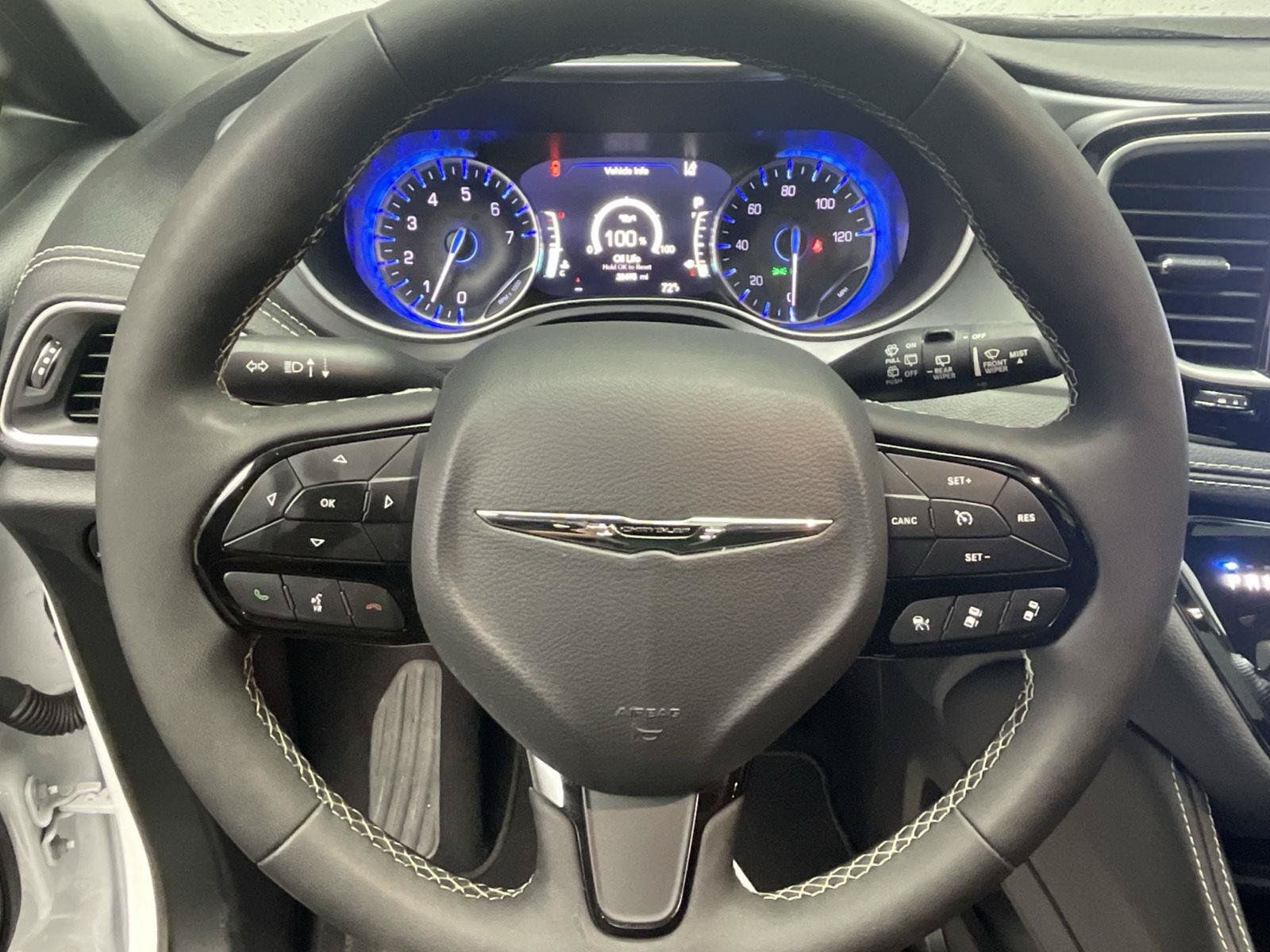 Used 2025 Chrysler Pacifica Limited FWD image 14