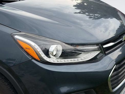 Used 2022 Chevrolet Trax LT w/ LT Convenience Package AWD/4WD image 4
