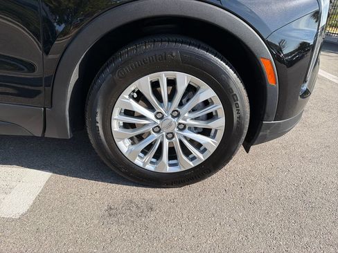 Used 2024 Cadillac XT4 Luxury w/ Cold Weather Package FWD image 18