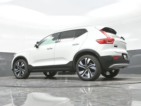 Used 2025 Volvo XC40 B5 Plus image 26