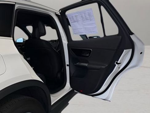 Used 2024 Mercedes-Benz GLC 300 GLC 300 image 28