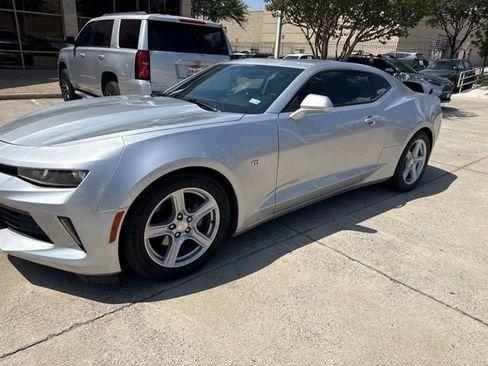 Used 2018 Chevrolet Camaro LT w/ Technology Package RWD image 2