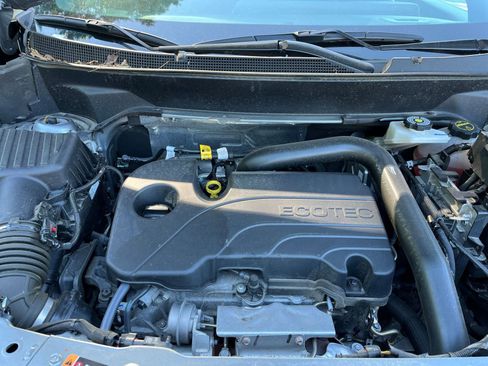 Used 2025 Chevrolet Equinox LT FWD image 33