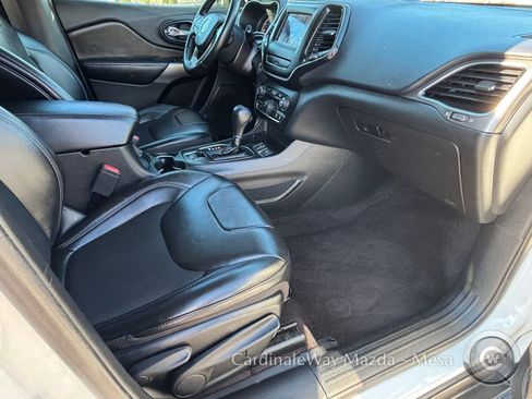 Used 2019 Jeep Cherokee Latitude Plus image 12