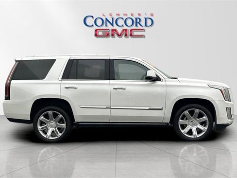 Used 2017 Cadillac Escalade Premium Luxury image 3