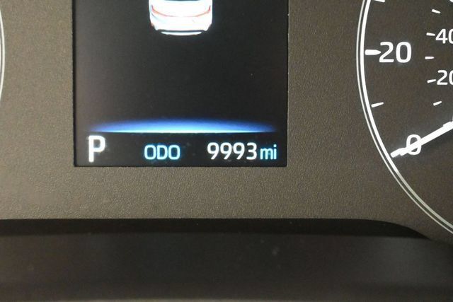 Used 2025 Toyota Corolla LE FWD image 30