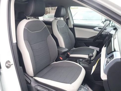 New 2026 Volkswagen Taos SE image 19