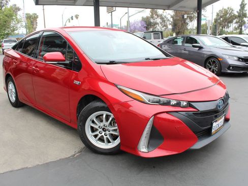 Used 2020 Toyota Prius Prime LE FWD image 7