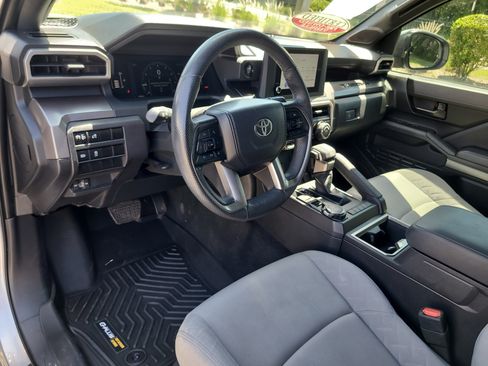 Certified 2024 Toyota Tacoma SR5 w/ SR5 Upgrade Package AWD/4WD image 19