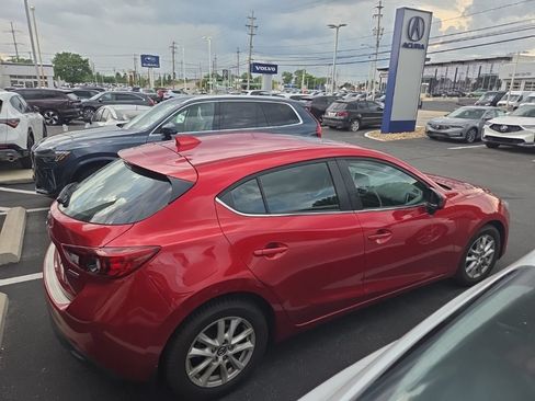 Used 2015 MAZDA MAZDA3 i Touring w/ Technology Package FWD image 4