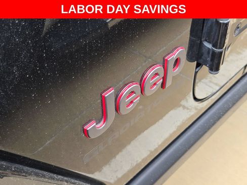Used 2024 Jeep Gladiator Rubicon AWD/4WD image 10