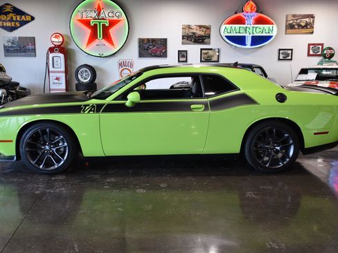 Used 2023 Dodge Challenger R/T w/ T/A Package RWD image 5