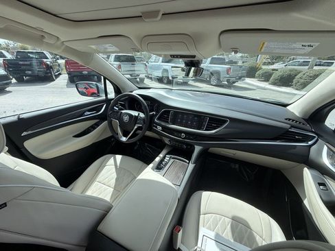 Used 2024 Buick Enclave Avenir image 12