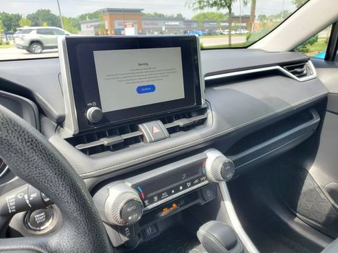 Used 2025 Toyota RAV4 XLE AWD/4WD image 25