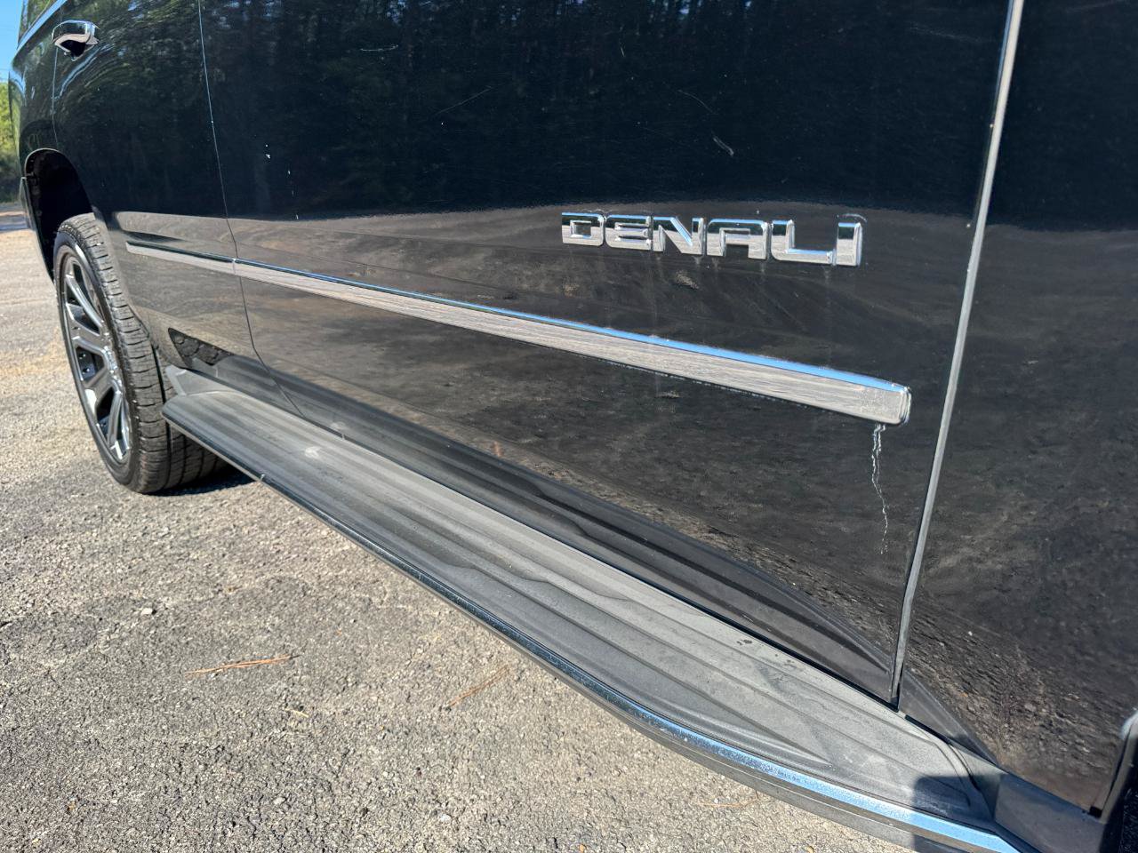Used 2015 GMC Yukon Denali w/ Open Road Package RWD image 10