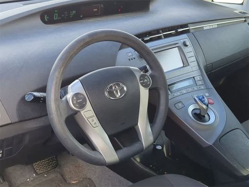 Used 2014 Toyota Prius Four image 2