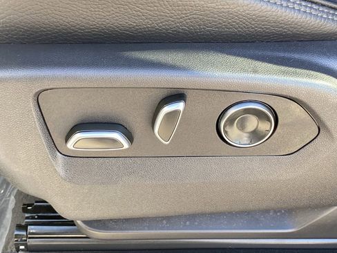 Used 2025 GMC Yukon XL Denali image 25