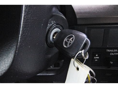 Used 2020 Toyota Tundra SR5 w/ SR5 Upgrade Package RWD image 21