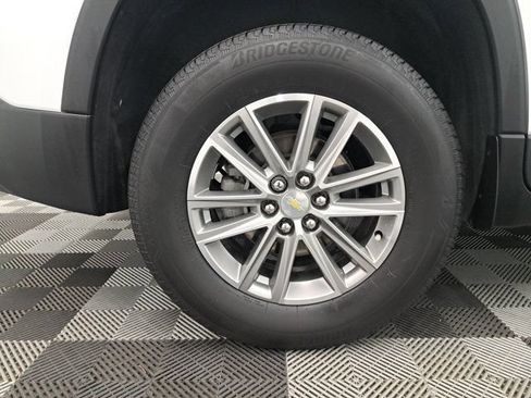 Used 2023 Chevrolet Traverse LT FWD image 7