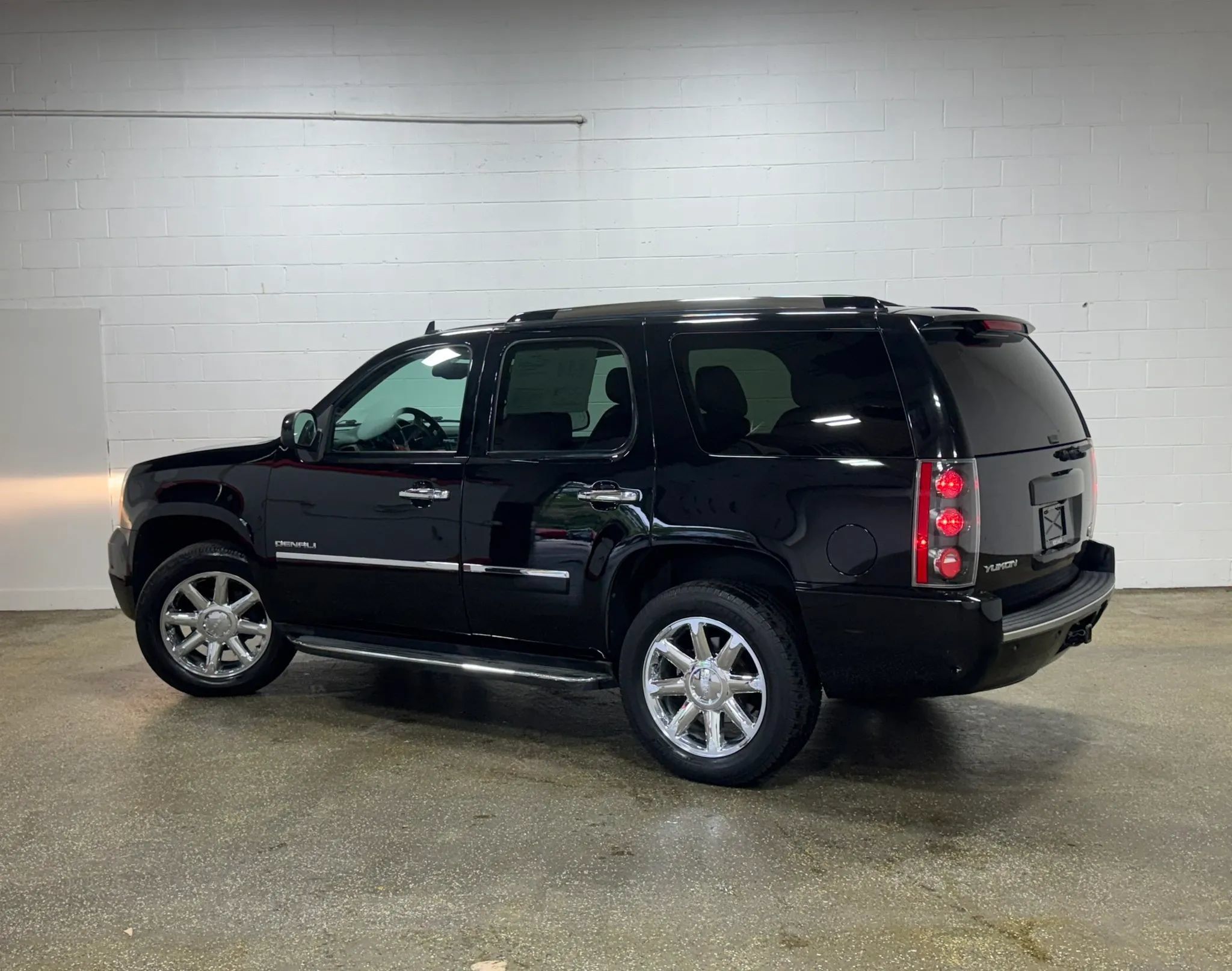 Used 2013 GMC Yukon Denali AWD/4WD image 5