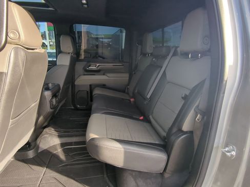 Used 2025 Chevrolet Silverado 2500 ZR2 w/ Technology Package image 26