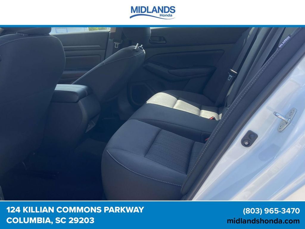Used 2025 Nissan Altima 2.5 SV FWD image 9