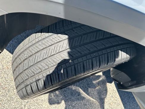 Certified 2025 Volkswagen Taos SE AWD/4WD image 38