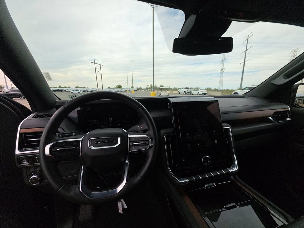 Used 2025 GMC Yukon XL Denali AWD/4WD image 6