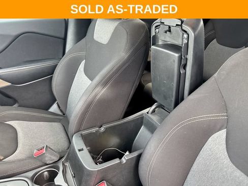 Used 2018 Jeep Cherokee Latitude w/ Altitude Package FWD image 20
