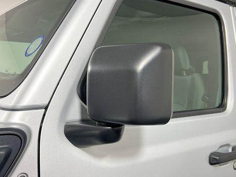 Used 2024 Jeep Wrangler Unlimited image 12