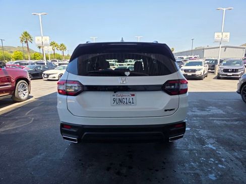 Used 2025 Honda Pilot Sport image 11