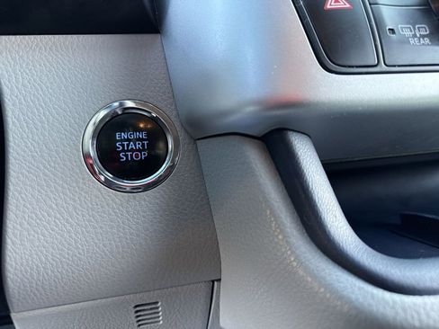 Used 2019 Toyota Highlander Limited image 17