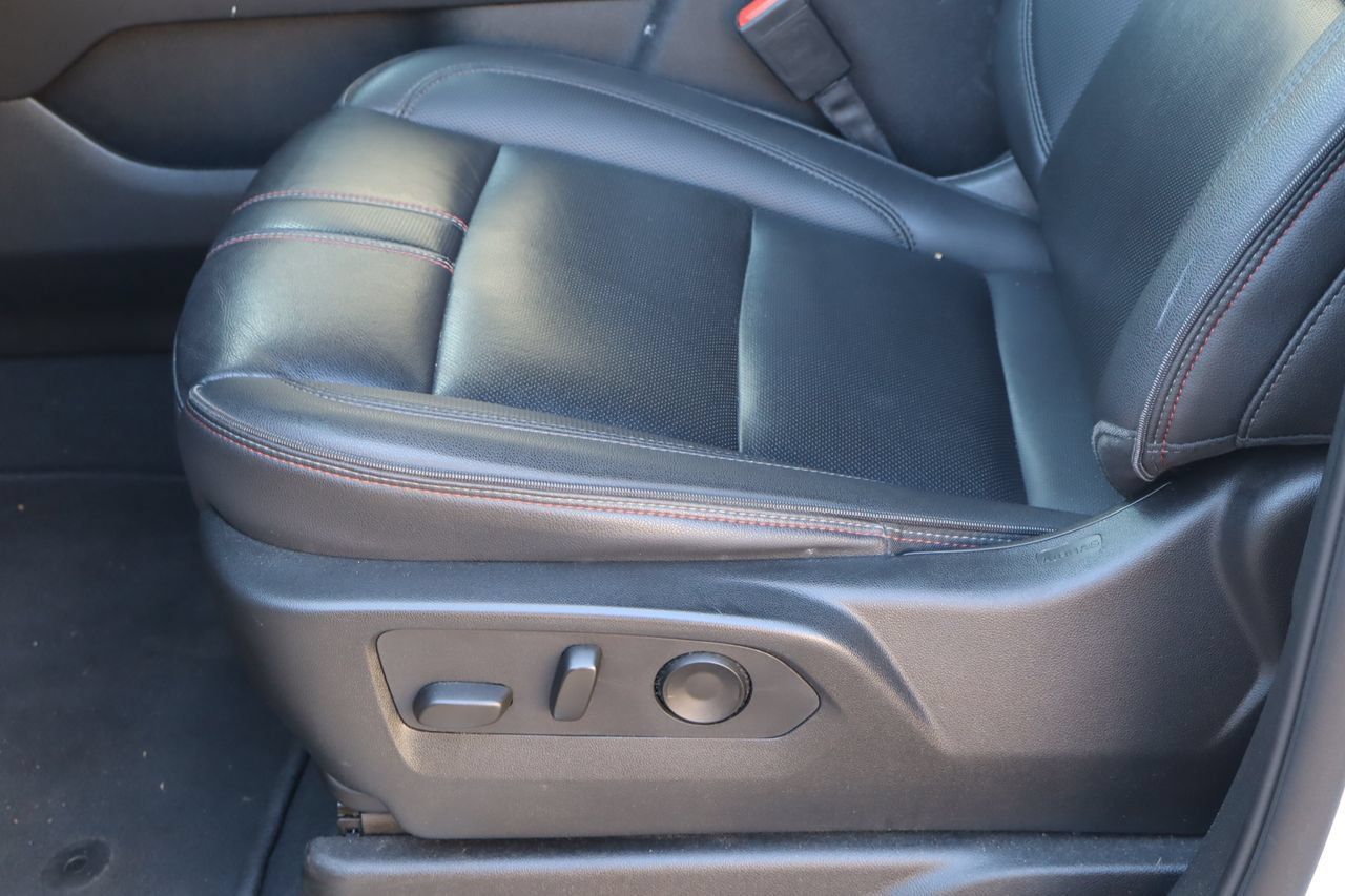Used 2024 Chevrolet Suburban RST RWD image 15