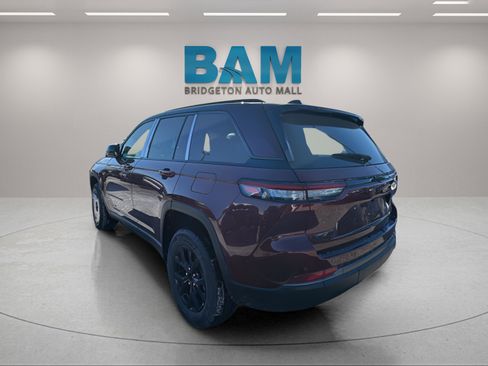 New 2026 Jeep Grand Cherokee Altitude image 5