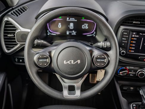 Used 2023 Kia Soul LX w/ LX Technology Package image 26