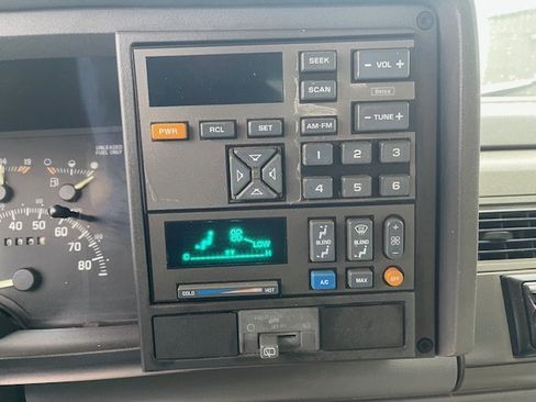 Used 1994 GMC Yukon 4WD 2-Door image 19