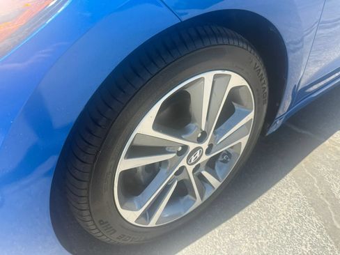 Used 2017 Hyundai Elantra Limited FWD image 27