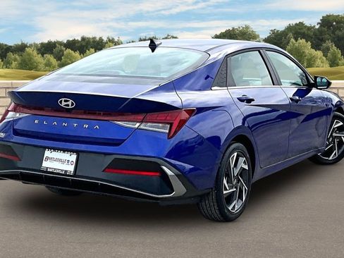 Used 2025 Hyundai Elantra SEL image 9