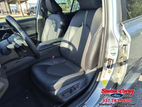 Used 2024 Toyota Camry SE image 16