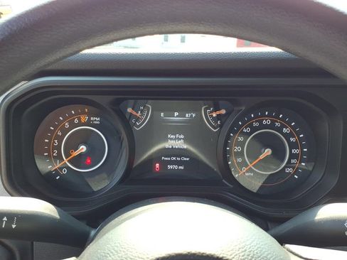 Used 2025 Jeep Gladiator Sport AWD/4WD image 14