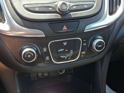 Used 2018 Chevrolet Equinox LT FWD image 16