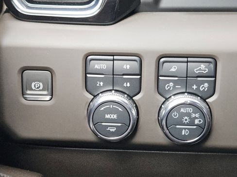 Used 2024 GMC Sierra 2500 Denali w/ Denali Reserve Package image 25