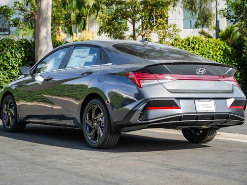 New 2026 Hyundai Elantra SEL Sport Premium image 8