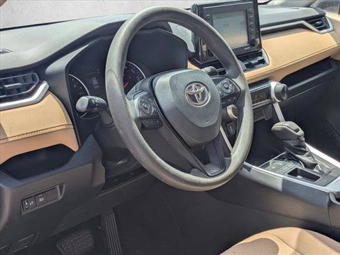 Used 2021 Toyota RAV4 LE FWD image 9