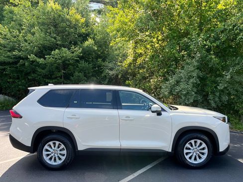 Used 2024 Toyota Grand Highlander AWD image 6