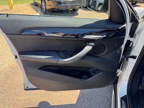 Used 2018 BMW X1 xDrive28i AWD/4WD image 16